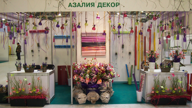 Декор для сада на отраслевой выставке