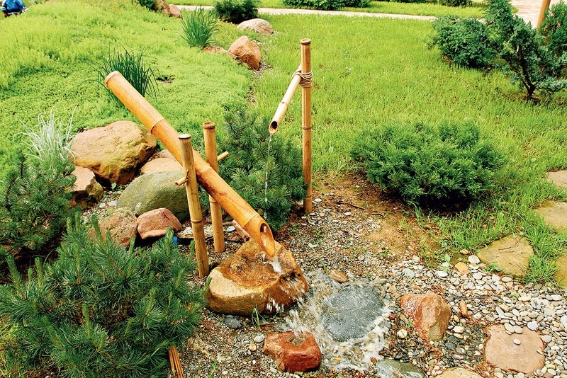 Необычный декоративный родник из бамбука для сада