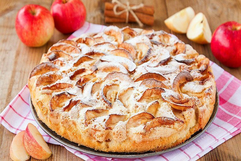 13 сентября отмечают Праздник осенних пирогов и готовят шарлотку