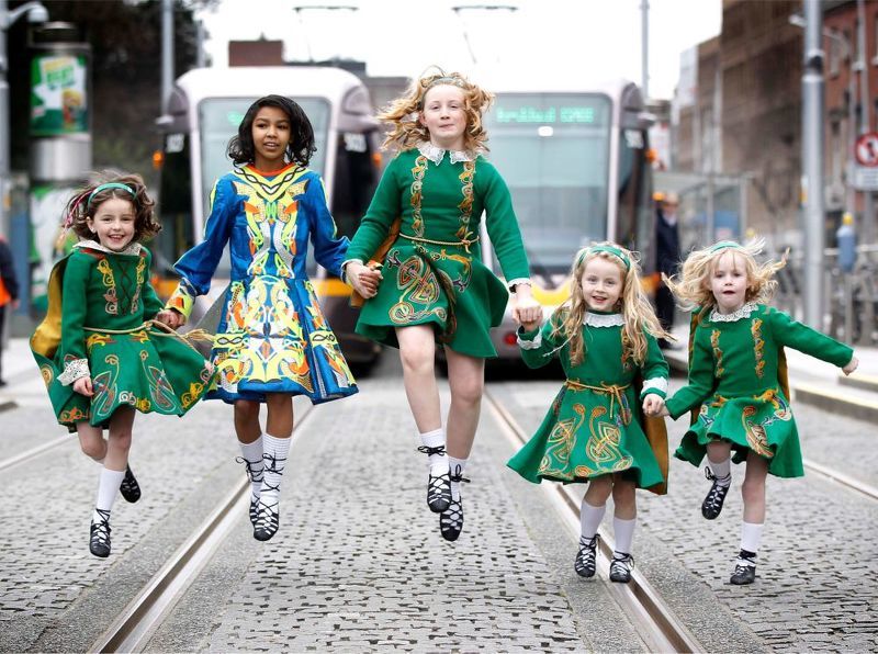 Традиционный ирландский танец в День святого Патрика