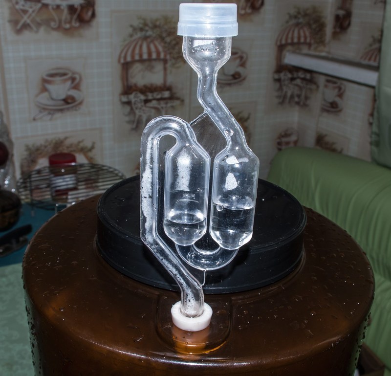 Гидрозатвор пластиковый (покупной) для активного брожения напитков