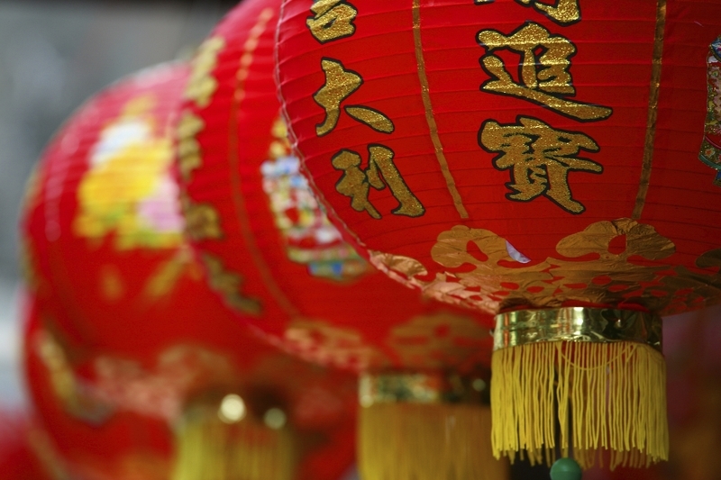 На китайский Новый год дом традиционно украшают фонариками