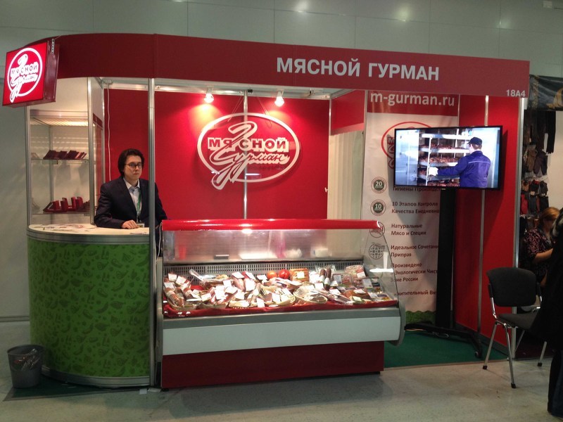 Колбасные изделия на ярмарке Продовольствие в удовольствие