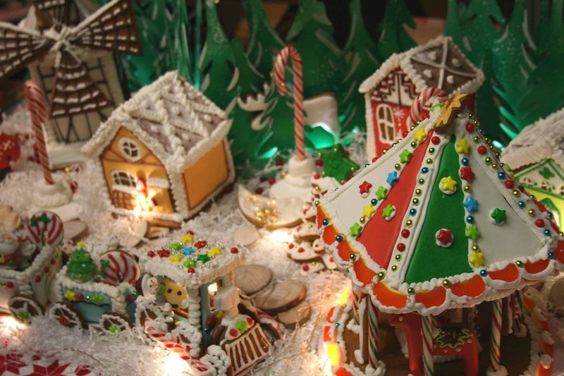 Конфетно-пряничные домики на Рождественской ярмарке 