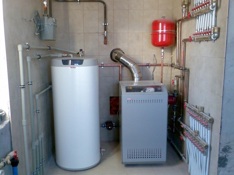 Напольный газовый котел для отпления и подогрева воды в больших объемах