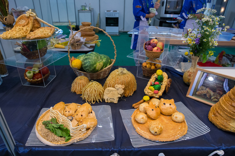 Выставка фигурных изделий Пекарь и кондитер на мероприятии Хлеб - это мир