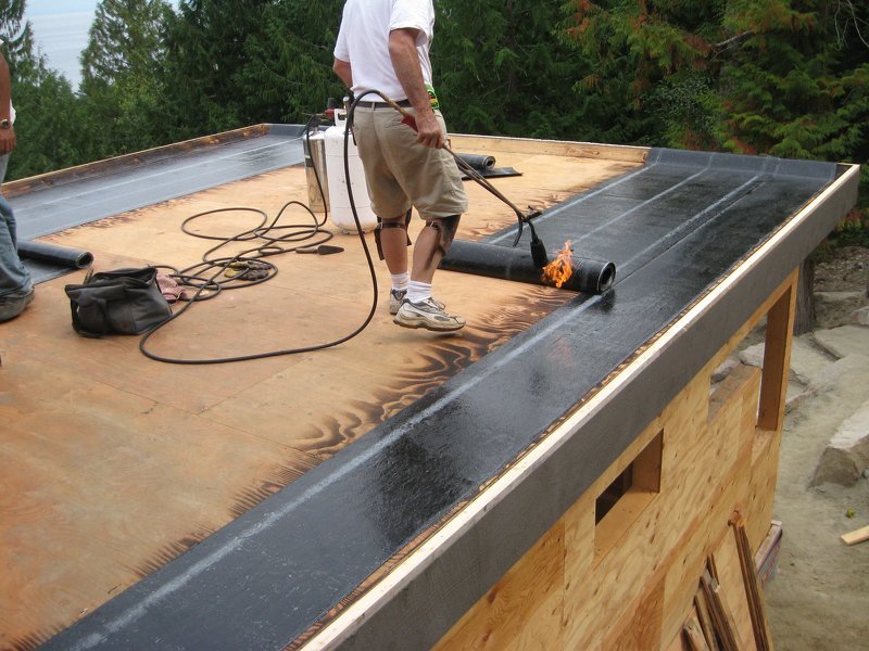 Мягкое покрытие для деревянной крыши гаража