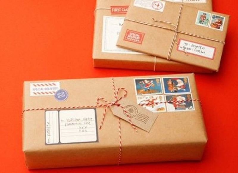Оформление подарка в виде почтовой посылки от Деда Мороза
