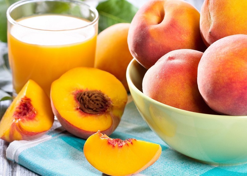 Персики - польза и вред для здоровья организма