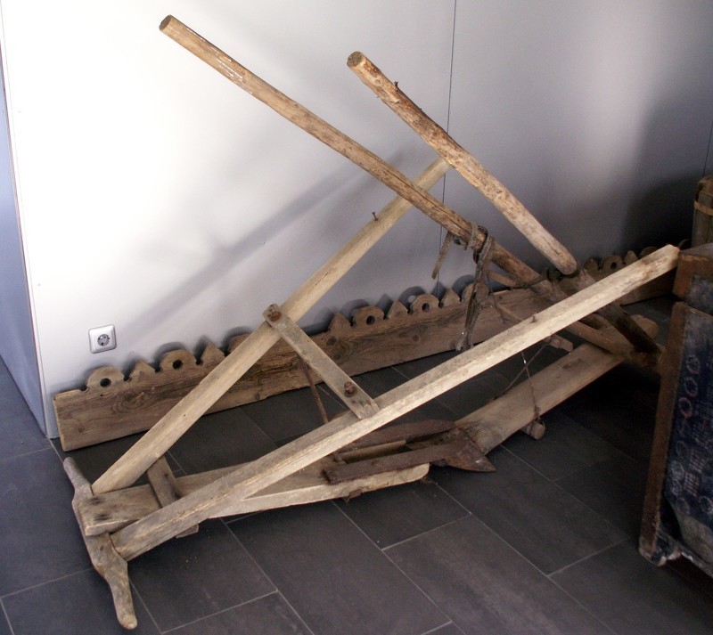 Соха - деревянный инструмент для пахоты