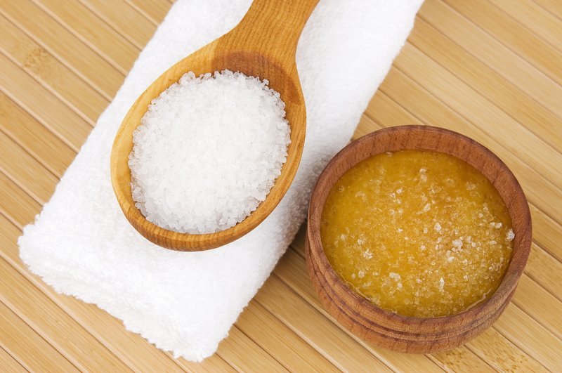 Соль и масло помогут избавиться от симптомов остеохондроза