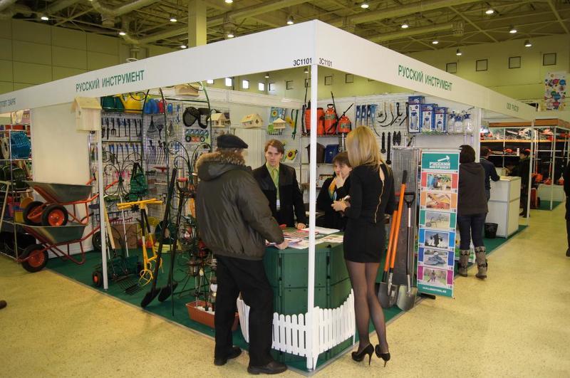Стенд производителей инструмента и инвентаря для сада