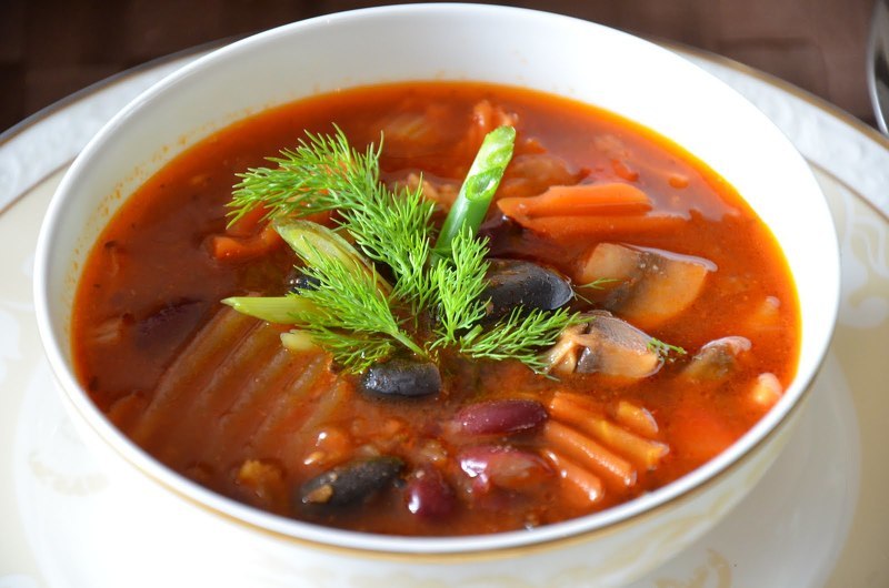 Приготовленный суп из фасоли сохраняет большинство витаминов содержащихся в бобовых