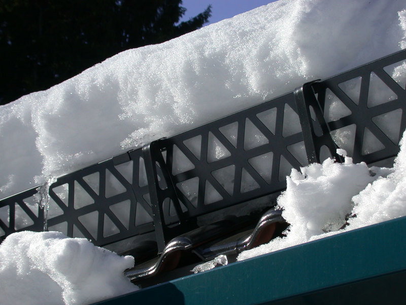 Удержание снега на крыше - защита от падения