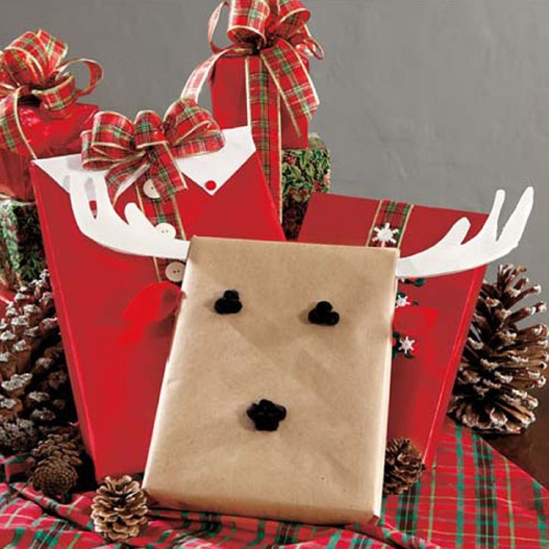 Упаковка подарка для ребенка в виде оленя Санты