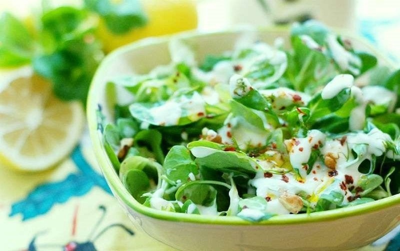 Витаминный салат из портулака
