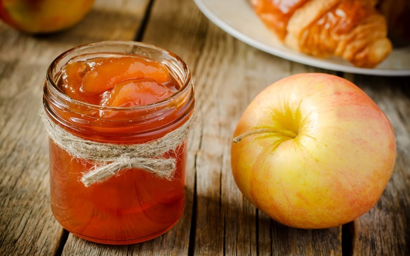 Заготовка яблок с курагой и медом на зиму